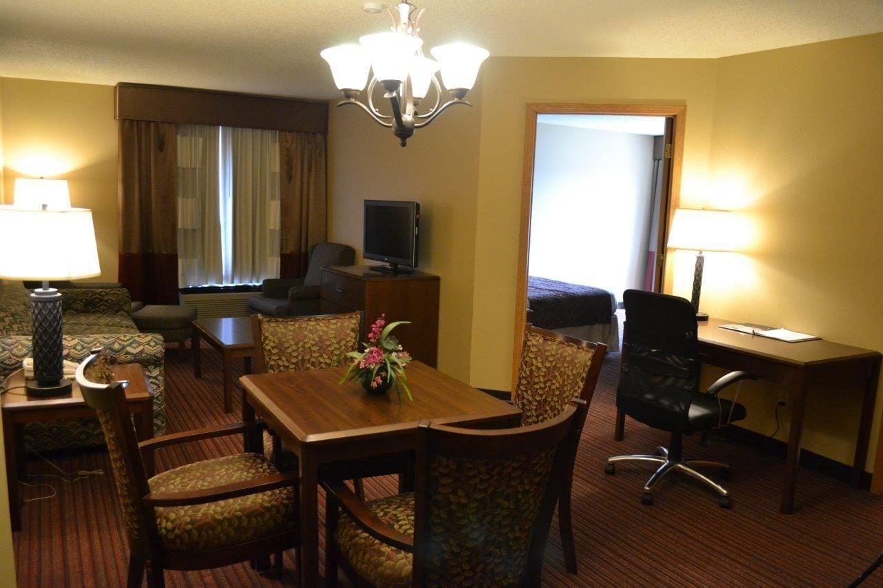 Hotel Baymont By Wyndham Mequon Milwaukee Area Extérieur photo